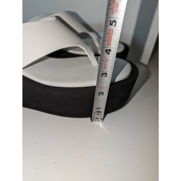 Frame Le Ocean Thong Platform Y2K Vibe White Black Leather Size 40.5 US 9.5 - Picture 6 of 13